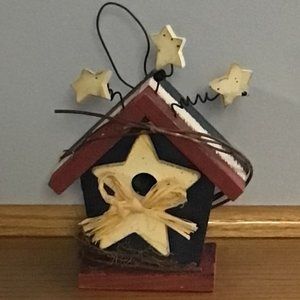Patriotic birdhouse decoration